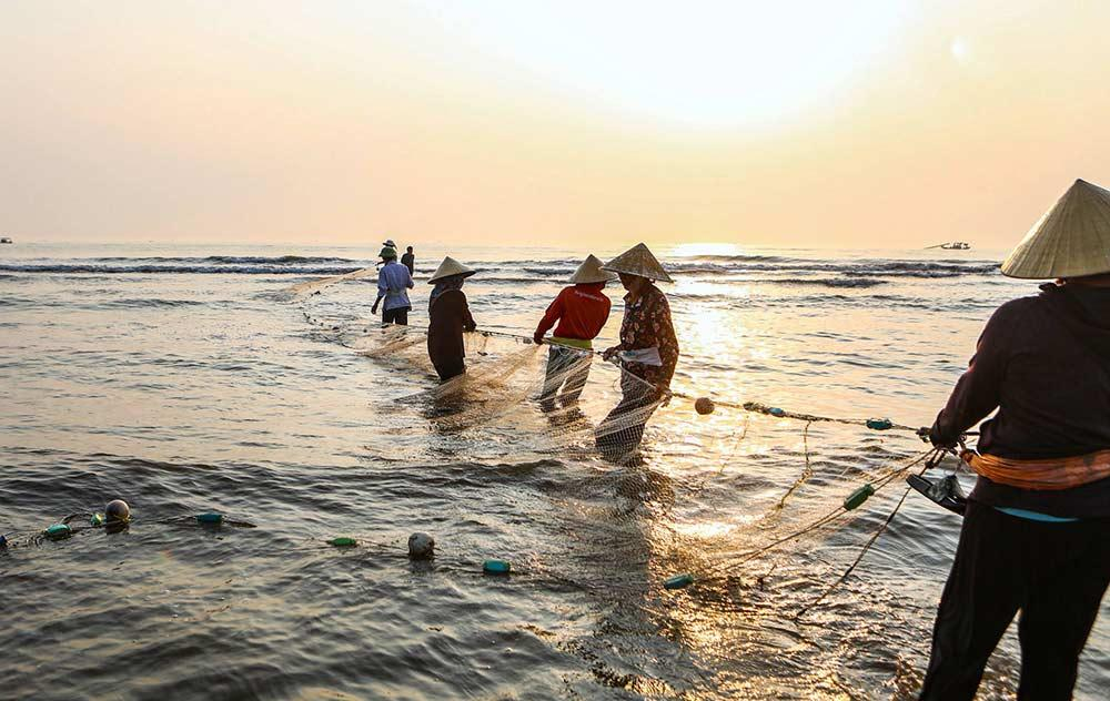 Hóa thân thành ngư dân bạn sẽ hiểu hơn về cuộc sống cũng như văn hóa địa phương vùng biển.